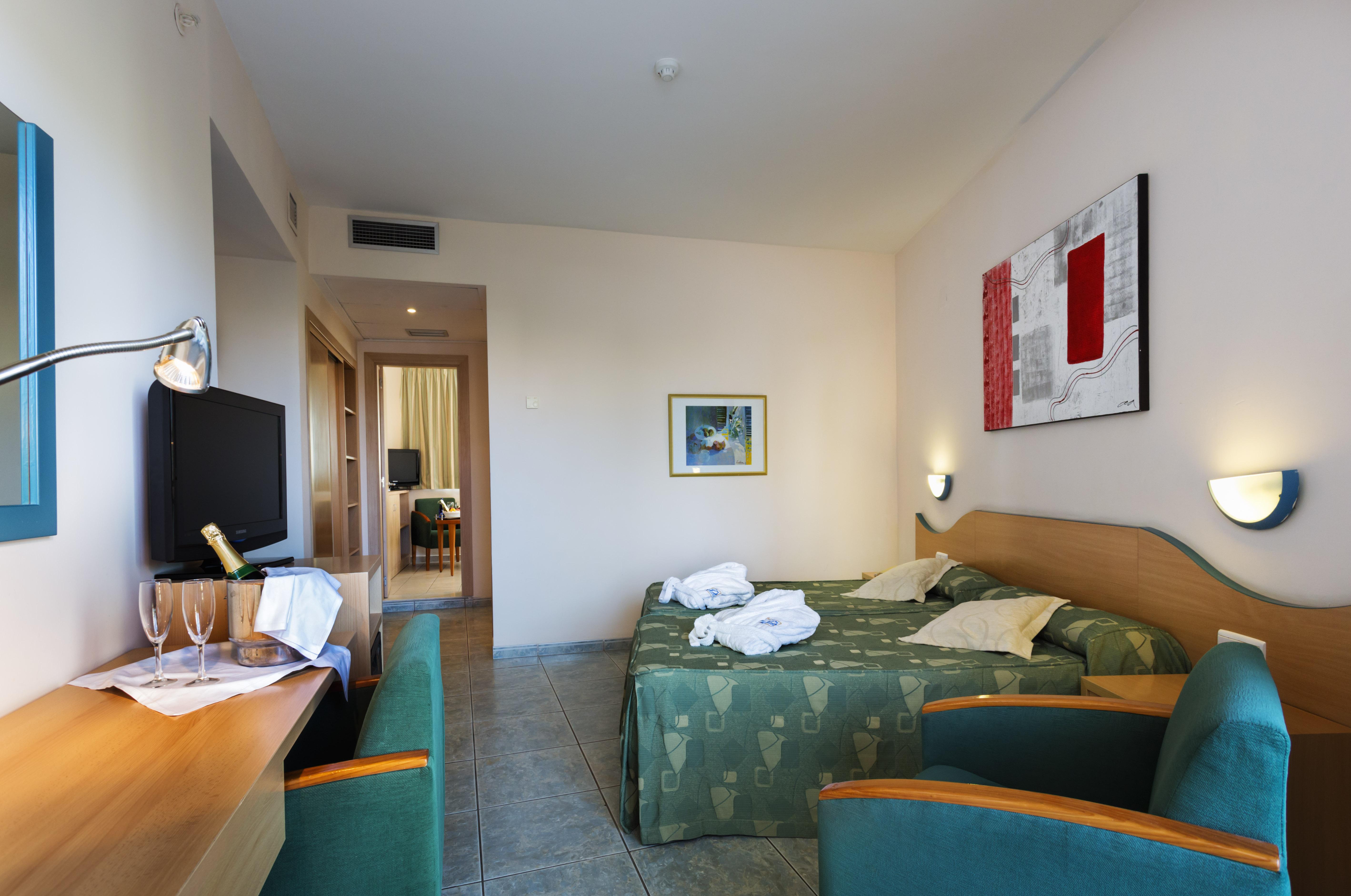 Hotel Rh Arena กันดิอา ภายนอก รูปภาพ