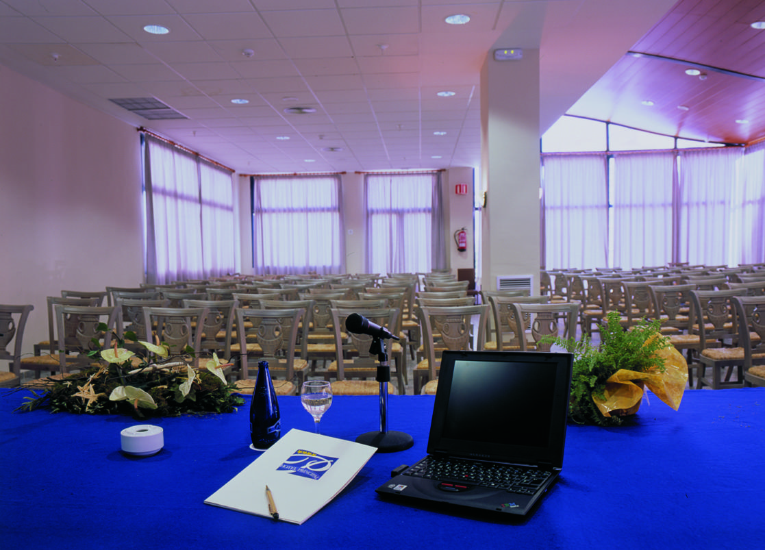 Hotel Rh Arena กันดิอา ภายนอก รูปภาพ