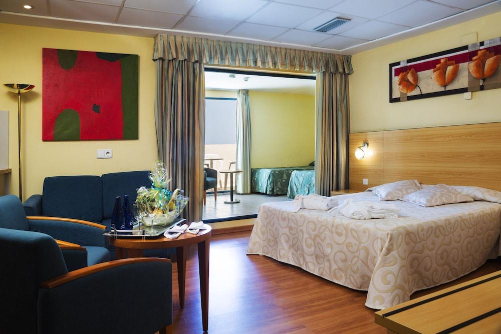 Hotel Rh Arena กันดิอา ภายนอก รูปภาพ