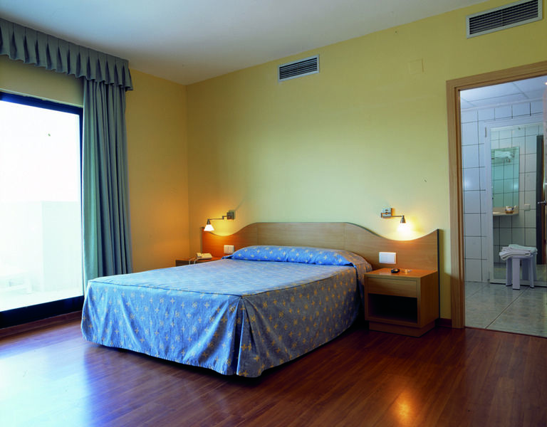 Hotel Rh Arena กันดิอา ภายนอก รูปภาพ