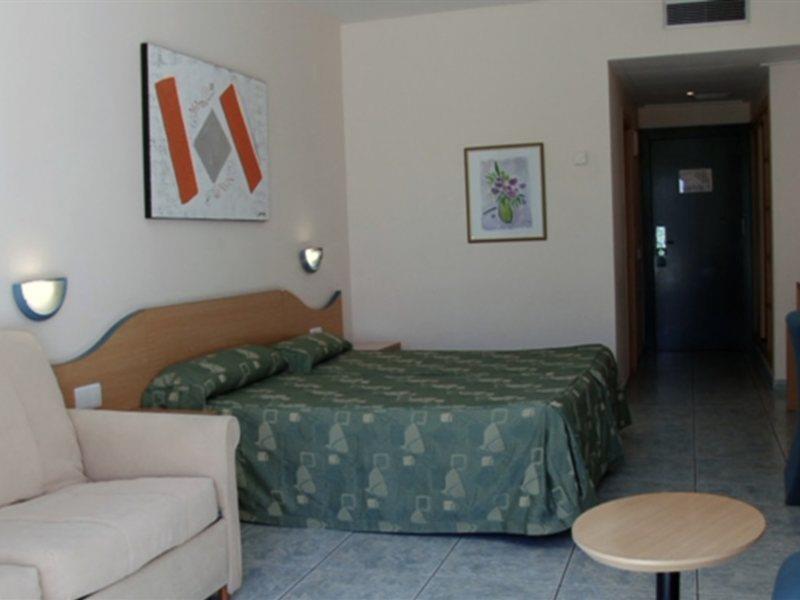 Hotel Rh Arena กันดิอา ภายนอก รูปภาพ