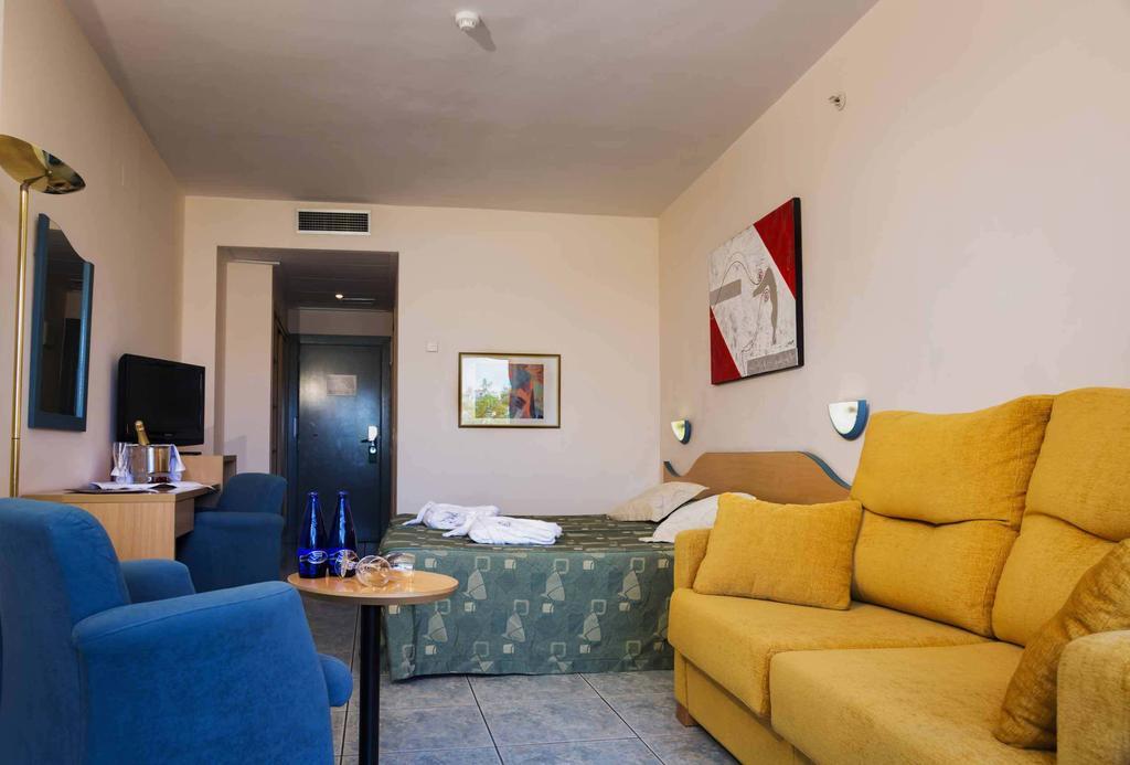 Hotel Rh Arena กันดิอา ภายนอก รูปภาพ